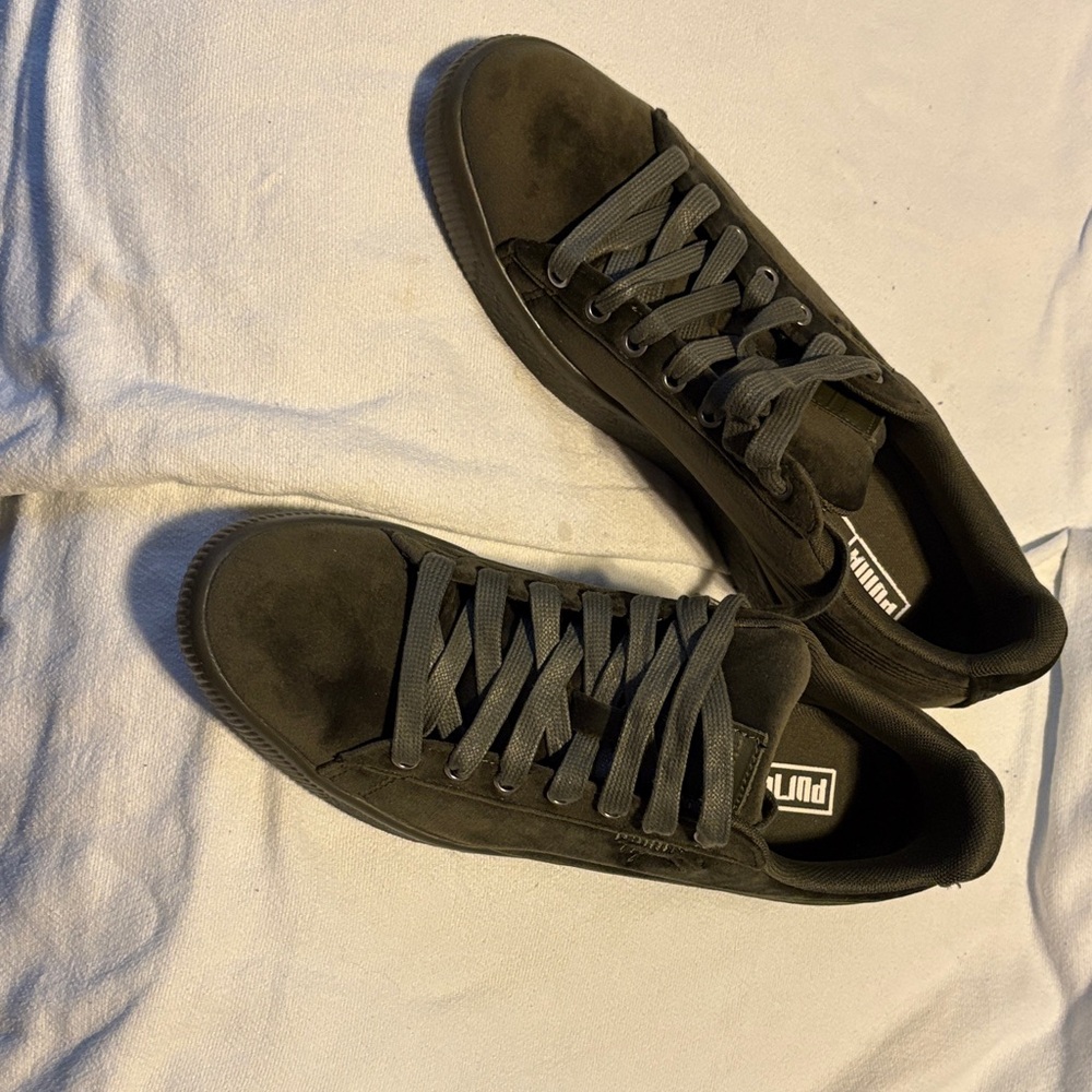 Puma Men's green suede Sneakers